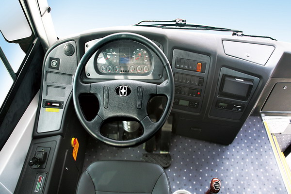 亚星客车YBL6117HBEV