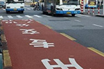 别让公交专用道“添堵”