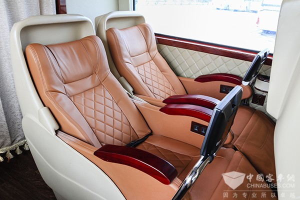 亚星客车 YBL6148