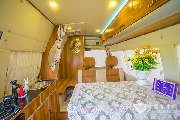 金旅客车 XML5036XLJ15型旅居车