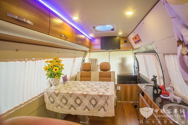 金旅客车 XML5036XLJ15型旅居车