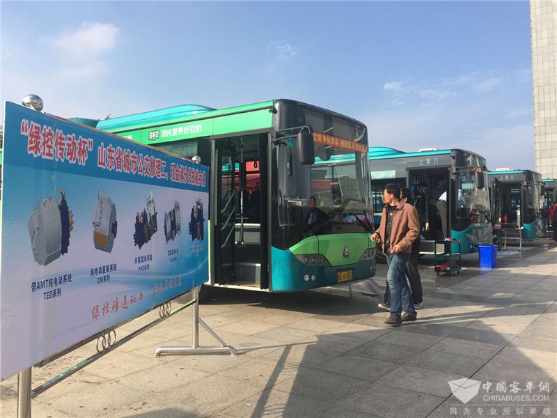 重汽豪沃参赛车辆