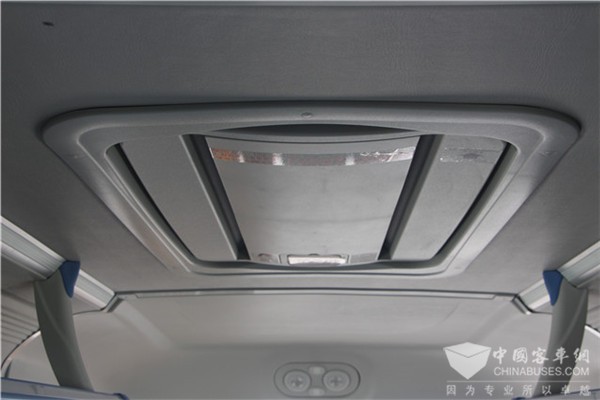 南京金龙NJL6117BEV客车（纯电动24-53座）