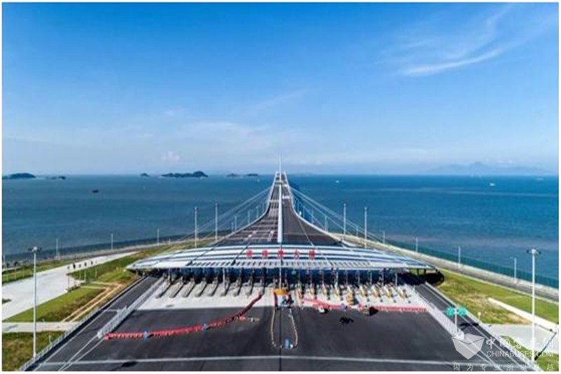  港珠澳大桥斯堪尼亚·海格穿梭巴士初体验