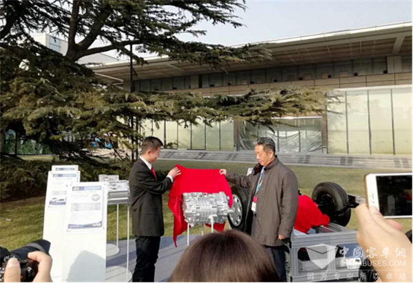 精进电动亮相百人会 “三合一”电驱动系统有哪些技术看点？