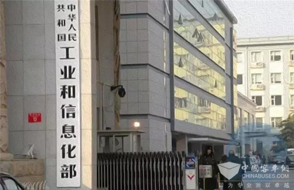 工信部新闻发言人黄利斌：氢燃料电池汽车更适用于长途商用车领域