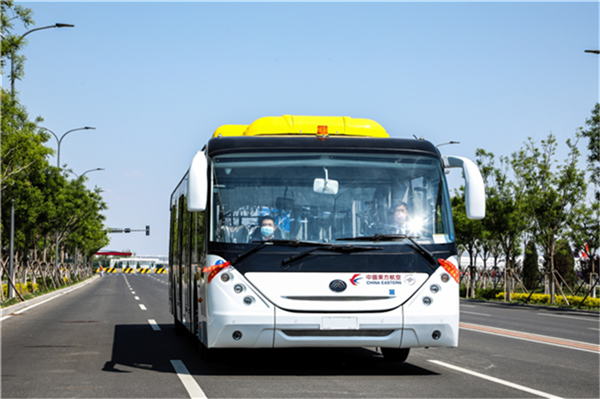 12辆宇通纯电动机场摆渡车交付东航