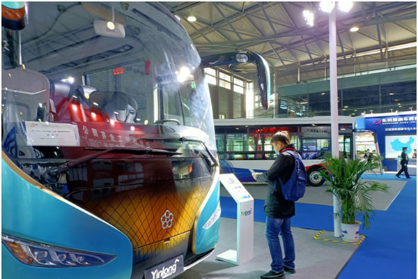 碰撞魔都 银隆脸谱公路车的精彩展演