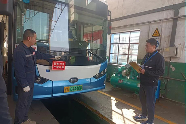 最大程度避免事故发生 公交车路口右转弯操作规程应当遵循