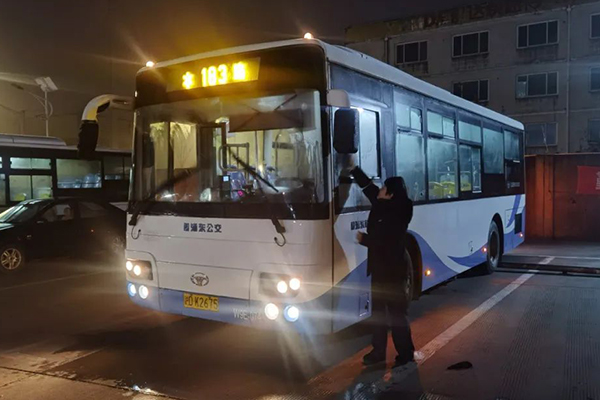 公交驾驶员应当主动掌握 大雾天行车的“四要”和“四不要”