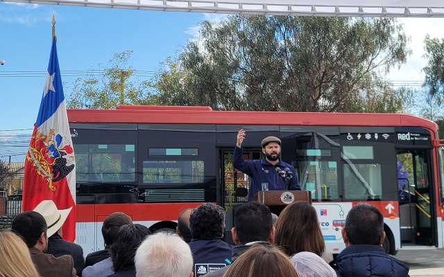 国家元首“亲自提车”！ 中通N系低入口客车批量交付智利