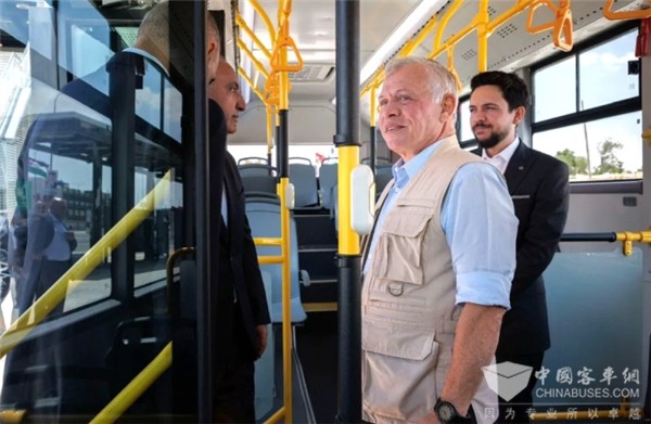 国王亲自试乘！金龙12米BRT公交上线约旦首都