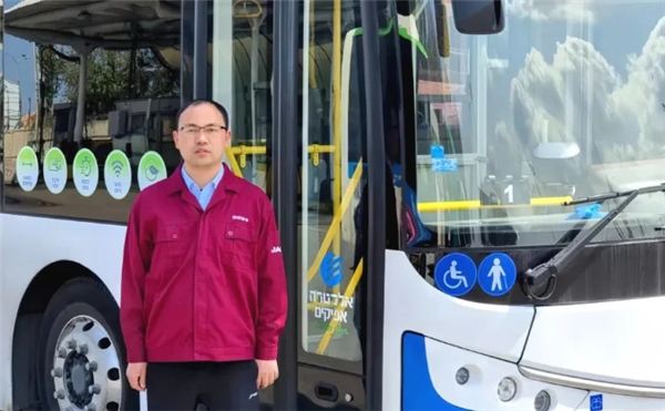 海外一线坚守者，点亮世界“安凯红”