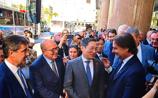 总统见证历史时刻！百台苏州金龙纯电公交批量交付乌拉圭