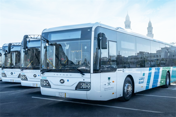 为中沙建交35周年献礼！165辆定制化宇通公交投运沙特