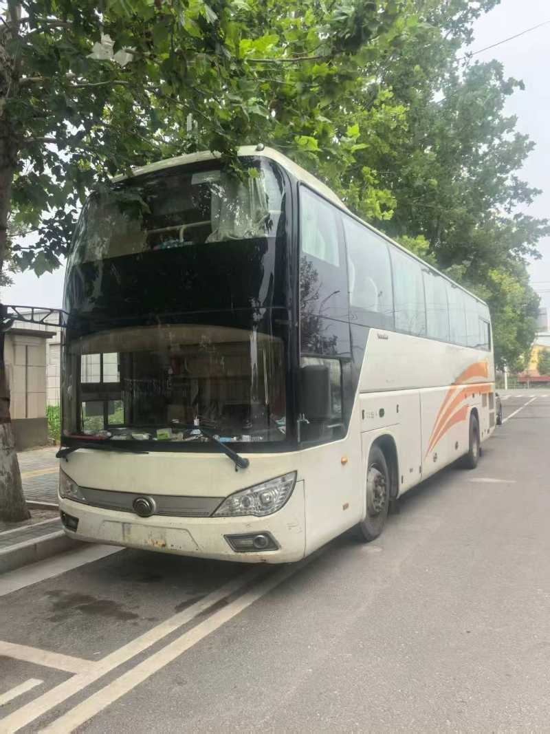 2014年7月上牌一层半55座宇通6118气囊中门车