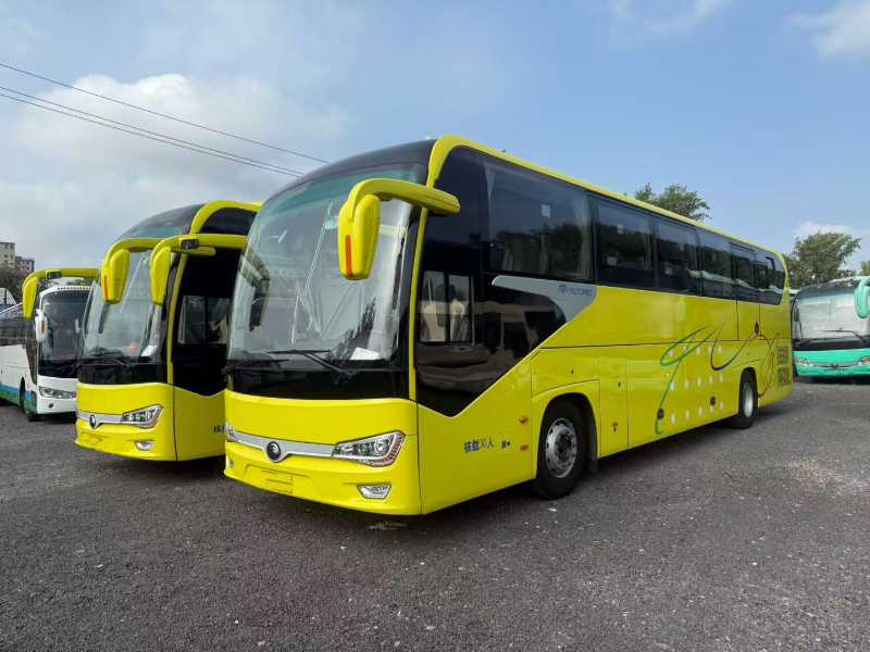 2019年6月上牌两台非营运东北配国五50座宇通6128气囊车