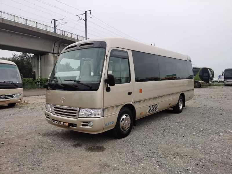 2012年10月 13座非营运豪华版封闭窗外摆门考斯特