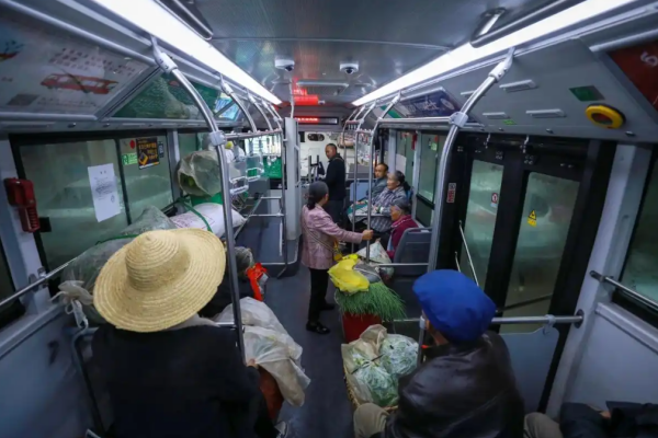 观山湖区：菜篮子直达菜篮子 “朱昌堡惠农专线” 为群众温暖运“蔬”