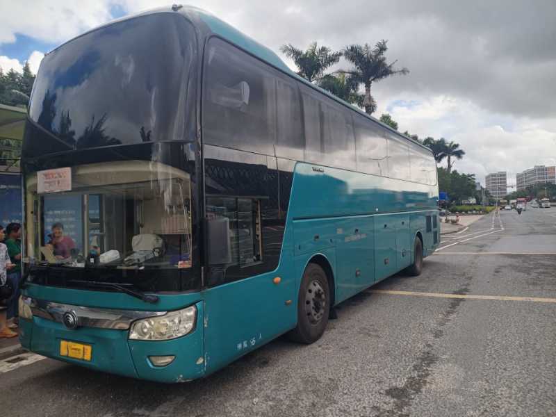 2014年12月上牌一层半55座宇通6126有气囊中门暖气营运车