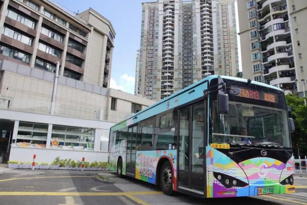 书香满车厢！广州“书香羊城”公交主题车上线