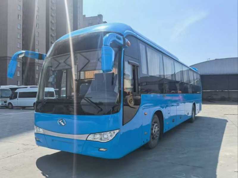 2013年10月上牌国四非营运53座大金龙6120中门车