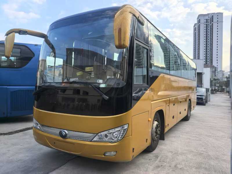 2015年8月上牌39座带中门宇通6107气囊车