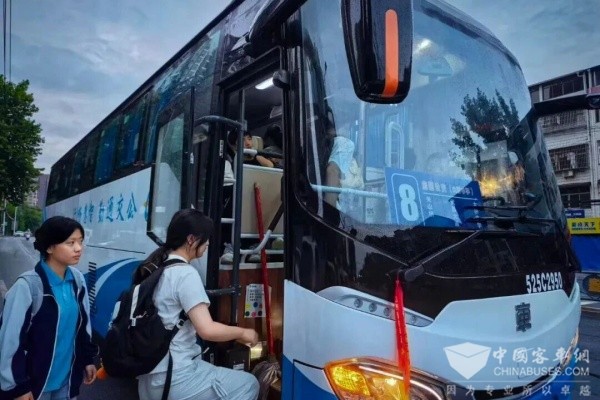 武汉公交：开通14条通学专线 服务500余名学生