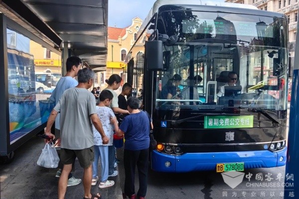 两个月运送26万游客 这条暑期免费公交专线加倍火爆