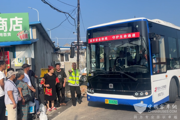 纵享“开海盛宴” 烟台公交为市民“抢鲜路”保驾护航