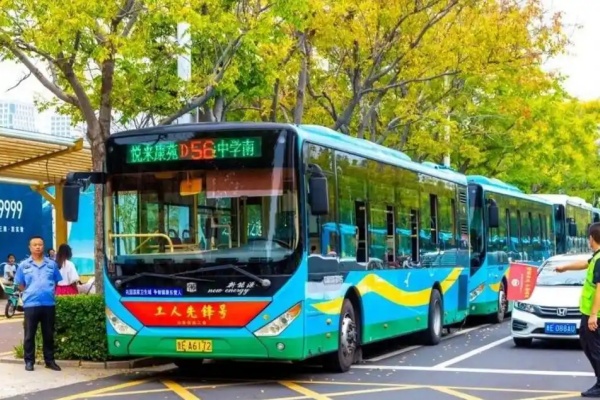 东营开通23条学生定制公交专线 点对点进校门