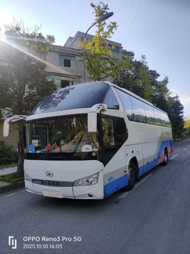 2018年1月上牌12米国五50座海格6122旅游车