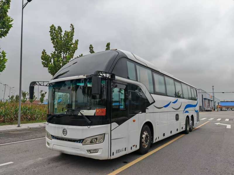 2020年10月上牌国五东北配46座带腿托后吊轮金旅6132旅游车