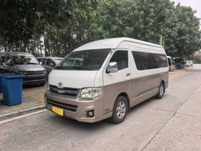  13座非营运丰田海狮中型商务车