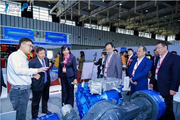 重磅亮相！汉德全系电驱动产品引领电驱动新时代