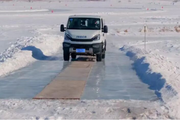 冰雪征途 越野越行 山海欧霸守护穿越玩家
