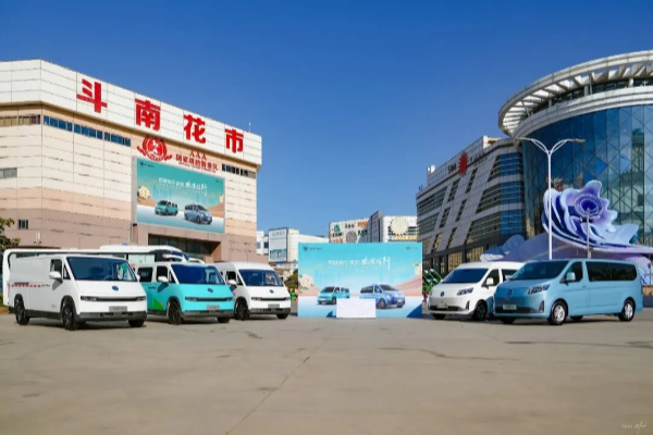 图雅诺风景探秘昆明站启幕 融入春城脉络