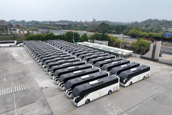再启新程！120台“南宁造”豪华客车今日启航沙特 广西申龙深获新突破