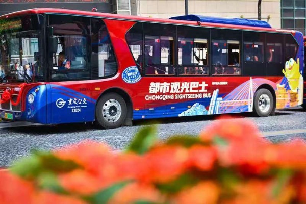 600万+人次打卡！海格复古巴士如何成为重庆8D魔幻的流动名片？