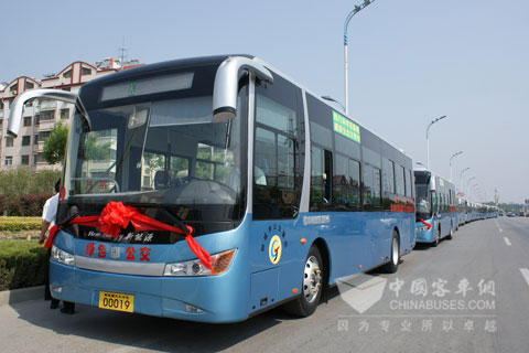 经过多次示范后，30辆新能源客车投入运营，“十一”前，还将有20辆城际公交投放运营