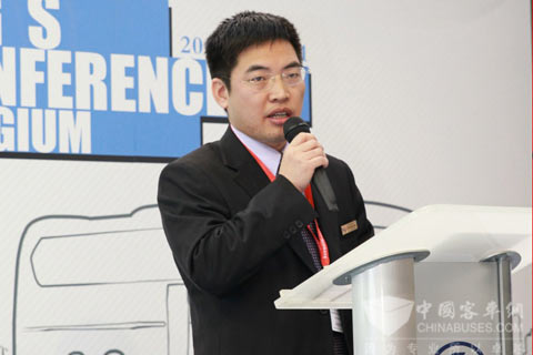 金龙集团运营总监邓鸿飞致辞