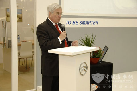 世界客车博览会创始人LUC先生讲话