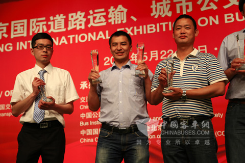 金旅获年度最佳公路客车和最佳新能源客车
