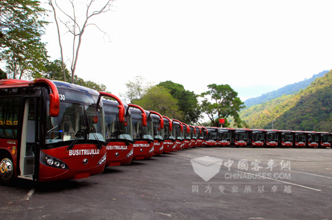 在委内瑞拉当地运营的宇通客车