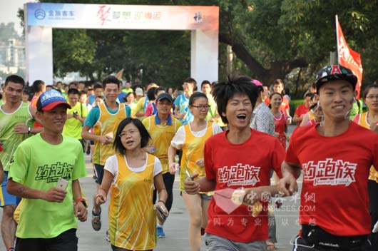 众多福州跑友热情参与，快乐起跑