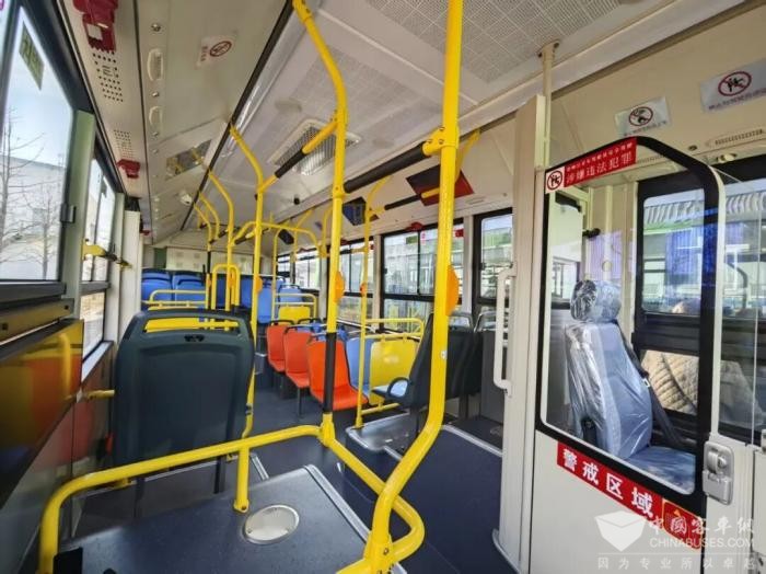 丹东公交集团14台新能源公交车正式上线运营