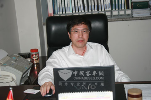 福田欧V新能源客车公司副总经理刘国强在接受XINGKONG.COM记者采访