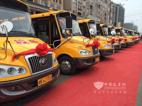 国内市场上的安全校车