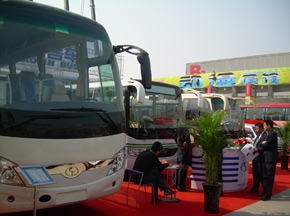 少林三款精品客车参展第四届中博会