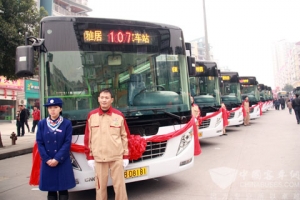 46辆恒通燃气客车驶进开县
